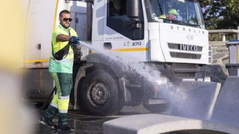 06/2023 - Trabajador de la limpeza en Barcelona.