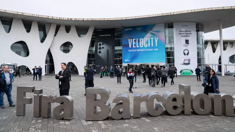 Entrada principal del Mobile World Congress, a Fira de Barcelona, en el primer dia del saló de l'edició del 2023