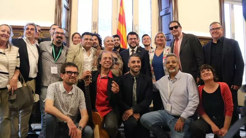 05/2023 - Representants de la candidatura de la Plataforma per la Defensa de la Rumba Catalana amb el president del Govern, Pere Aragonès.