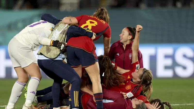 España celebra tras ganar a Suecia en la semifinal del Mundial femenino de fútbol disputado este martes en Auckland (Nueva Zelanda)