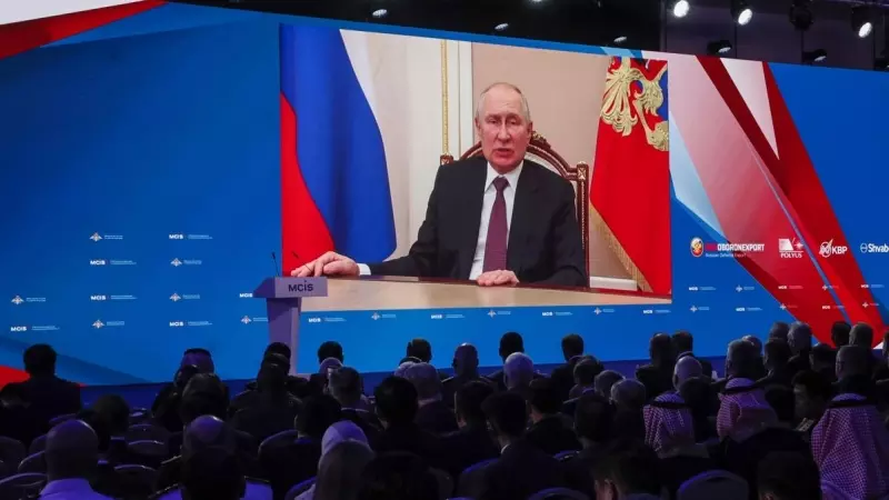 El presidente ruso, Vladimir Putin, intrerviene por videoconferencia en la 11.ª Conferencia de Moscú sobre Seguridad Internacional (MCIS), celebrada en el Parque Patriot en Kubinka, en las afueras de Moscú. EFE/EPA/YURI KOCHETKOV