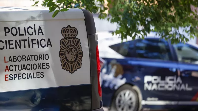 La Policía Científica y la Policía Nacional en distrito madrileño de Moratalaz, a 17 de agosto de 2023