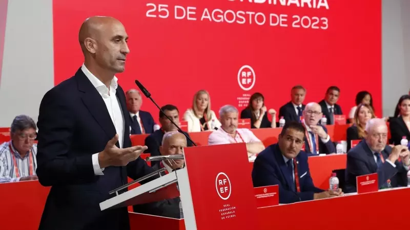 El presidente de la Real Federación Española de Fútbol (RFEF), Luis Rubiales, en la Asamblea General Extraordinaria, en Madrid, a 25 de agosto de 2023