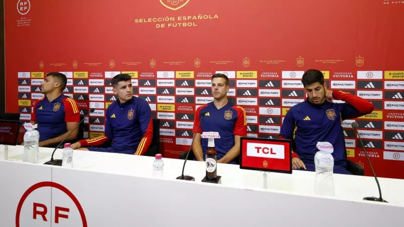Álvaro Morata (2i), César Azpilicueta (2d), Rodrigo Hernández (i) y Marco Asensio, capitanes de la Selección nacional absoluta, a 4 de septiembre en Madrid