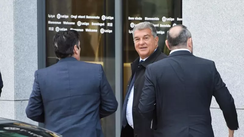 El presidente del FC Barcelona, Joan Laporta, a su llegada a una Asamblea Extraordinaria para analizar el 'caso Negreira, a 19 de abril de 2023, en Madrid.