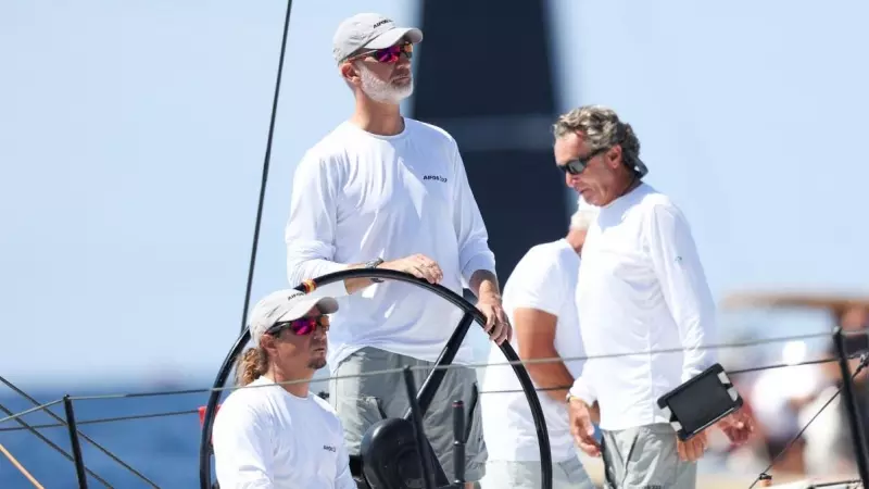 Felipe VI navega en la regata a bordo del TP52 'Aifos' a su llegada al Real Club Naútico de Palma, a 31 de julio de 2023, en Palma de Mallorca.