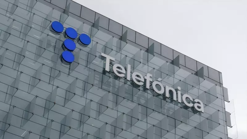 Fachada de la sede de Telefónica, a 6 de marzo de 2023, en Madrid.