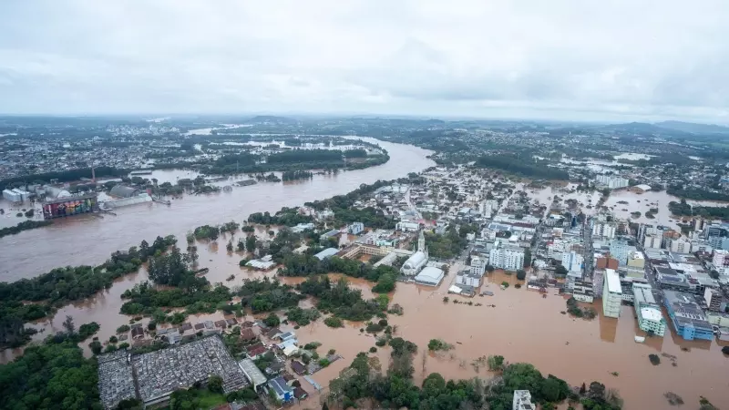 6/9/23 Fotografía cedida por el Gobierno de Rio Grande del Súr, que muestra las inundaciones causadas por las lluvias en la población de Lajeado (Brasil).