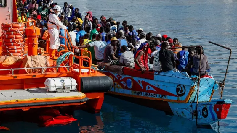 Más de cien personas migrantes llegan al muelle de Arguineguín, en Gran Canaria, tras ser rescatados por Salvamento Marítimo el 4 de septiembre de 2023.