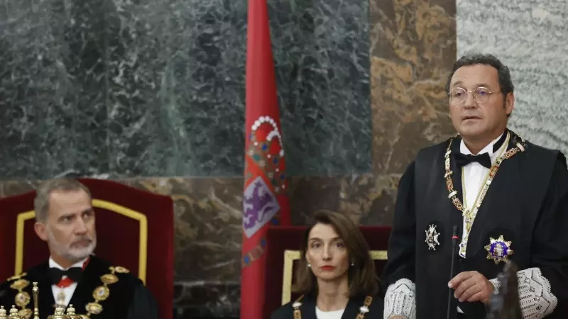 El rey Felipe VI y la ministra de Justicia en funciones, Pilar Llop, escuchan el discurso del fiscal general del Estado, Álvaro García Ortiz, durante el acto de apertura del Año Judicial 2023-2024 este 7 de septiembre de 2023.