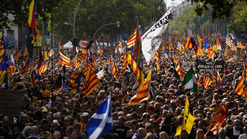 Centenares de personas participan en la manifestación convocada por la ANC con motivo de la Diada, Día de Catalunya, a 11 de septiembre de 2022, en Barcelona