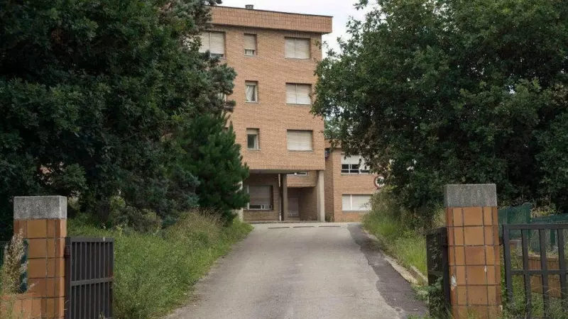 Instalaciones del antiguo hospital psiquiátrico de Parayas, en Camargo, Cantabria, donde Migraciones planeaba construir una centro de acogida de refugiados con 300 plazas.