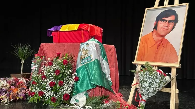 Les restes identificades de Cipriano Martos es van entregar a la família en un acte organitzat a la Casa de la Cultura de Huétor-Tajar, a Granada