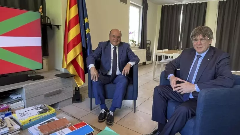 El presidente del PNV, Andoni Ortuzar, y Carles Puigdemont, durante la reunión que han mantenido en Waterloo, a 15 de septiembre de 2023.