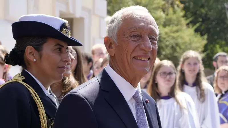 O presidente de Portugal faz um comentário sexista sobre o decote de uma jovem