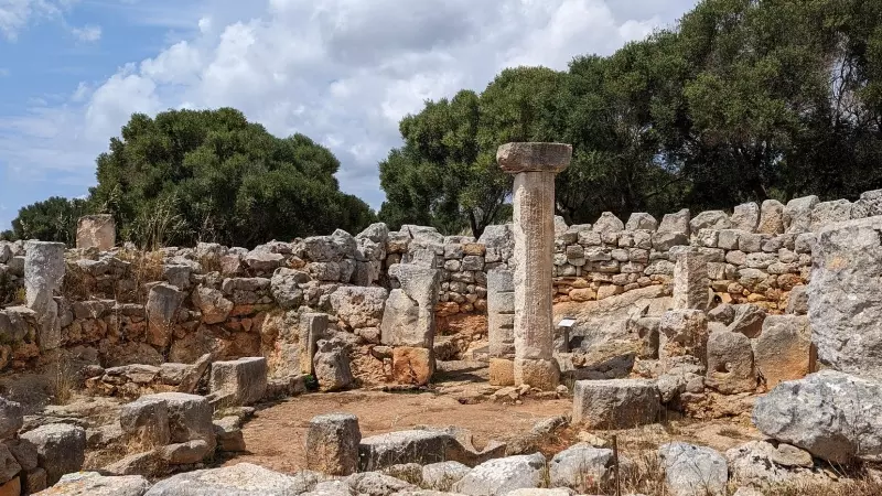 Yacimiento talayótico de Torre d'en Galmés, en la isla de Menorca, Illes Baleas.