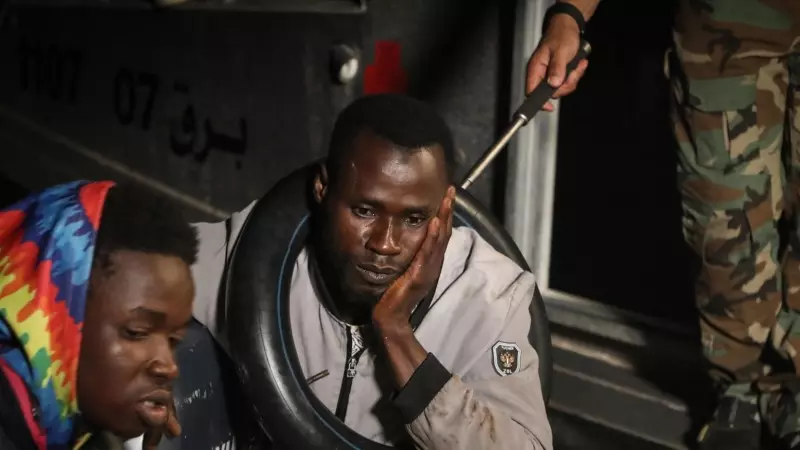 La Guardia Nacional Marítima de Túnez intercepta pequeñas embarcaciones que transportaban migrantes en el Mediterráneo desde la ciudad de Sfax, en junio de 2023.