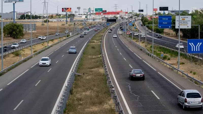 Varios coches circulan por la autovía A-5, a 1 de septiembre de 2023, en Madrid