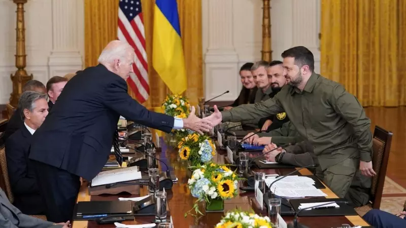 Joe Biden saluda a Volodymyr Zelenski antes de su reunión en la Casa Blanca, en Washington, este 22 de septiembre de 2023.