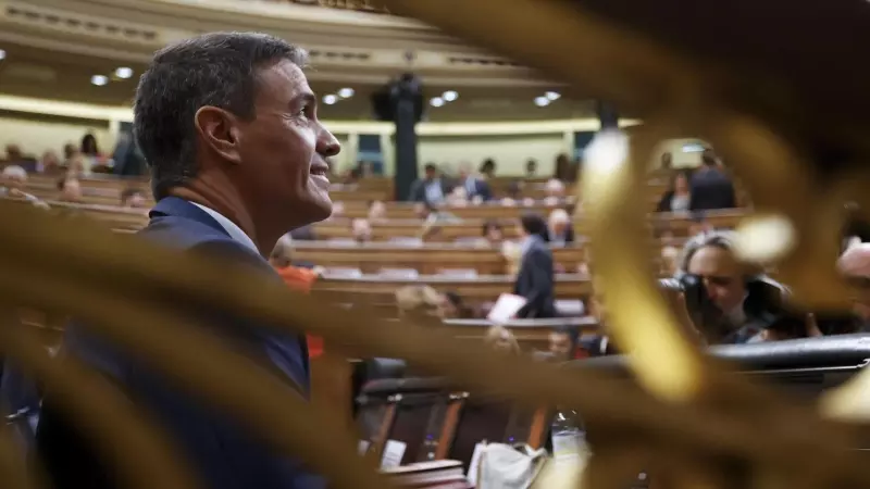 El presidente del Gobierno en funciones, Pedro Sánchez en el hemiciclo antes de la segunda votación a la investidura del candidato popular Alberto Núñez Feijóo, este viernes en el Congreso