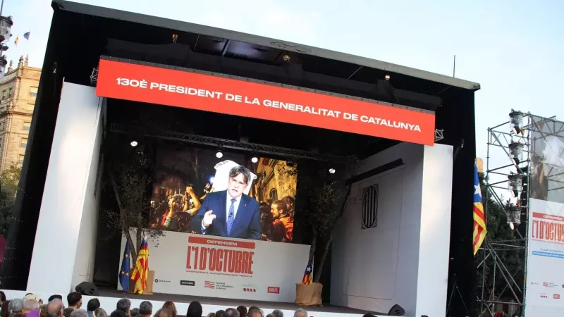 L'expresident de la Generalitat, Carles Puigdemont, durant la seva intervenció en la commemoració de l'1-O