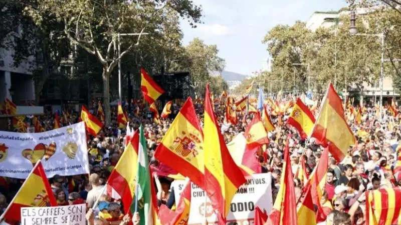 27/10/2019 - Manifestació de Societat Civil Catalana (SCC) per rebutjar les protestes contra la sentència del Suprem en el judici de l'1-O, celebrada el 27 d'octubre de 2019 a Barcelona.