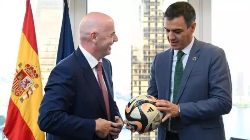 El presidente del Gobierno en funciones, Pedro Sánchez (d), y el presidente de la FIFA, Gianni Infantino en Nueva York el 20 de septiembre de 2023.