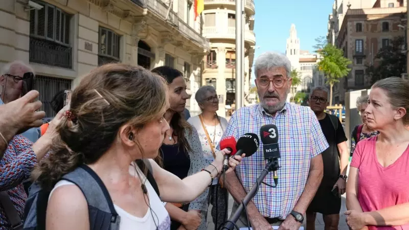 El sindicalista Carlos Vallejo atiende a los medios ante la comisaria de Via Laietana de Barcelona, a 11 de octubre de 2023.