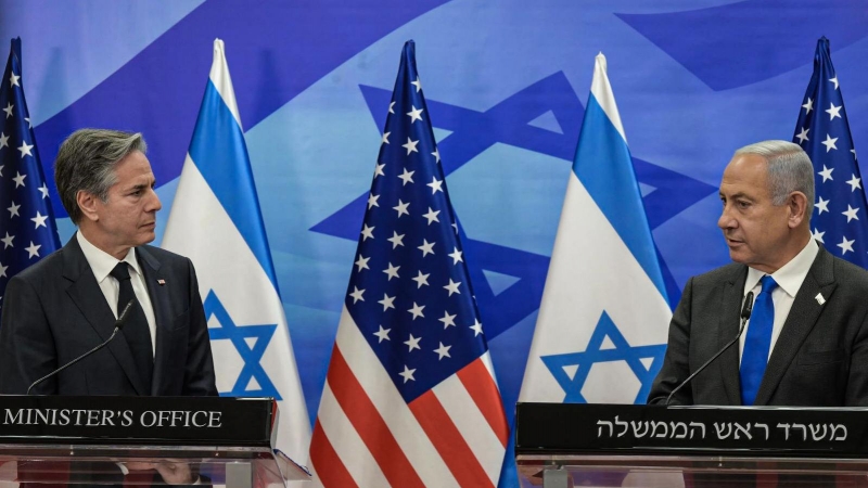 El secretario de Estado de EEUU, Anthony Blincken, junto al primer ministro israelí, Benjamín Netanyahu, durante una visita oficial el pasado enero.