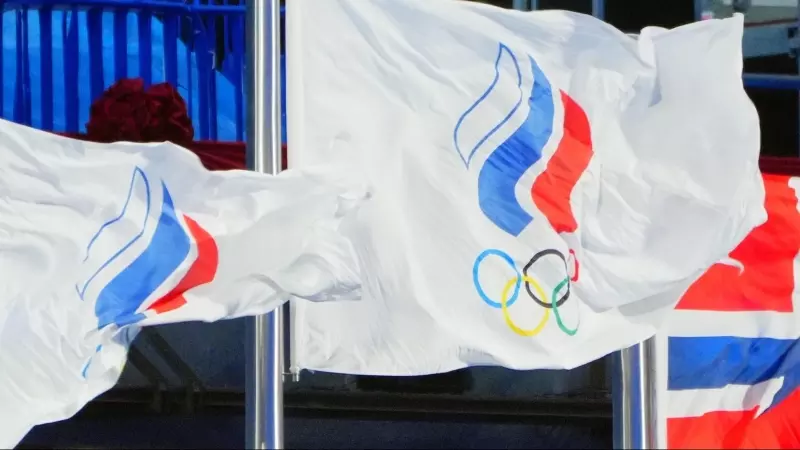 Bandera del Comité Olímpico Ruso (COR) en los Juegos de Invierno de Pekín, en 2022.