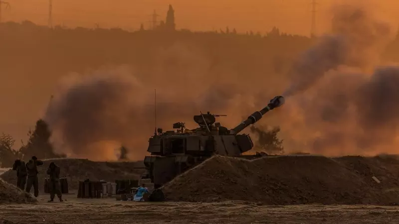 Las Fuerzas de Defesa Israelíes (IDF) disparan proyectiles de artillería contra Gaza desde la ciudad de Sderot, al sur de Israel, mientras continúan los combates entre tropas israelíes y militantes islamistas de Hamás. A 12 de octubre de 2023