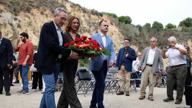 La consellera Gemma Ubasart encapçala l'ofrena floral al monument de la Pietat pels immolats per la llibertat de Catalunya.