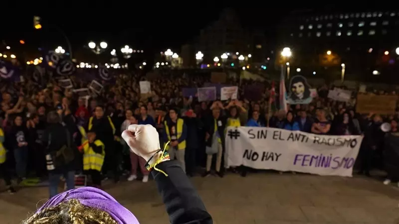 Cientos de personas se manifiestan durante el 8M, Día Internacional de la Mujer, a 8 de marzo de marzo de 2023, en Bilbao, Vizcaya.