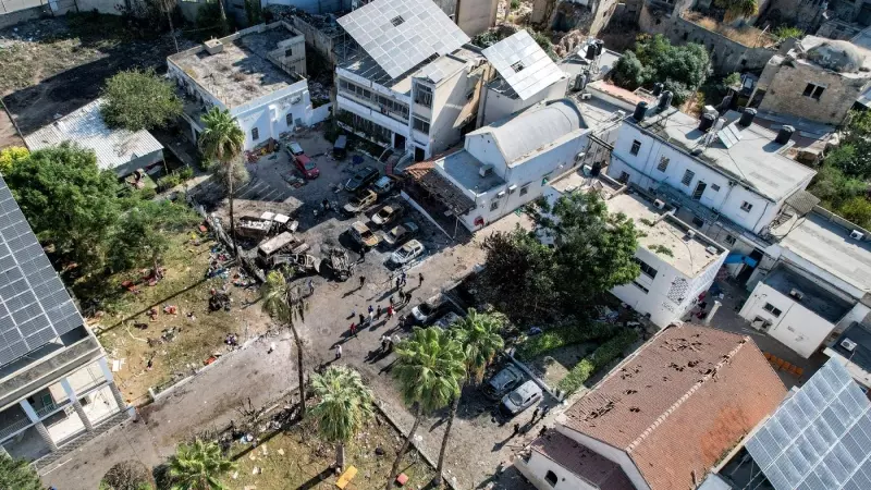Vista aérea del complejo que alberga el hospital Al-Ahli Arab, en la ciudad de Gaza, el día después de la explosión que mató a cientos de personas el 17 de octubre.