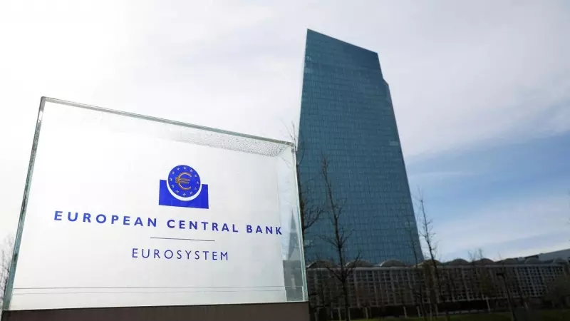 El logo del BCE a la entrada del rascacielos donde tiene su sede en Frácfort. REUTERS/Heiko Becker