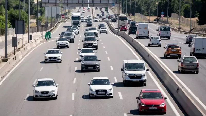 Varios coches circulan en la autovía A-4, a 11 de agosto de 2023, en Madrid (España). A. Pérez Meca / Europa Press