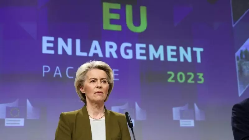 La presidenta de la Comisión Europea, Ursula von der Leyen en una conferencia de prensa sobre los avances de Ucrania hacia la membresía en Bruselas. / REUTERS