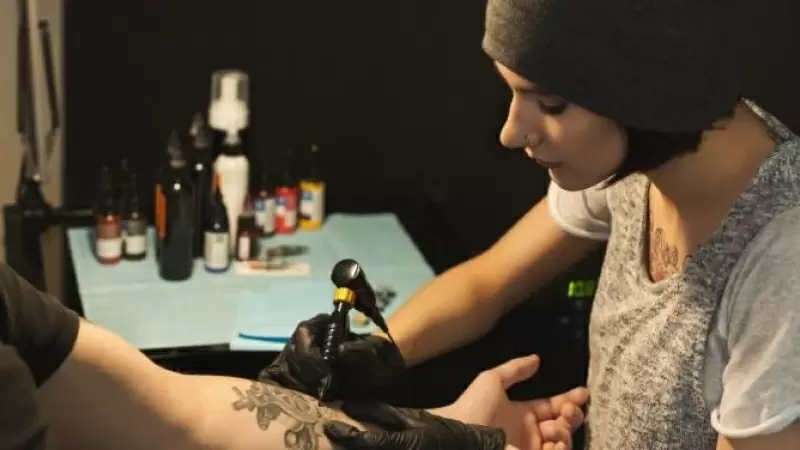 ¿Se puede borrar un tatuaje con láser? Importante, la supervisión médica