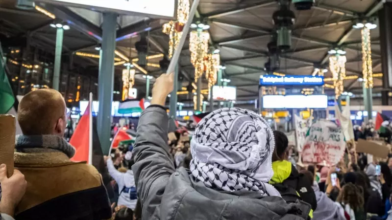 Protestas pro palestinas en el aeropuerto Schiphol de Amsterdam, a 14 de noviembre de 2023.