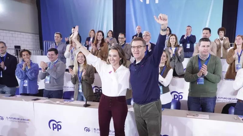 La secretaria general del PP, Cuca Gamarra, y el presidente del Partido Popular, Alberto Núñez Feijóo, durante el Congreso Autonómico del PP