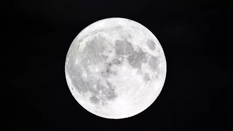 Imagen de la luna llena de agosto, a 30 de agosto de 2023, en Madrid.