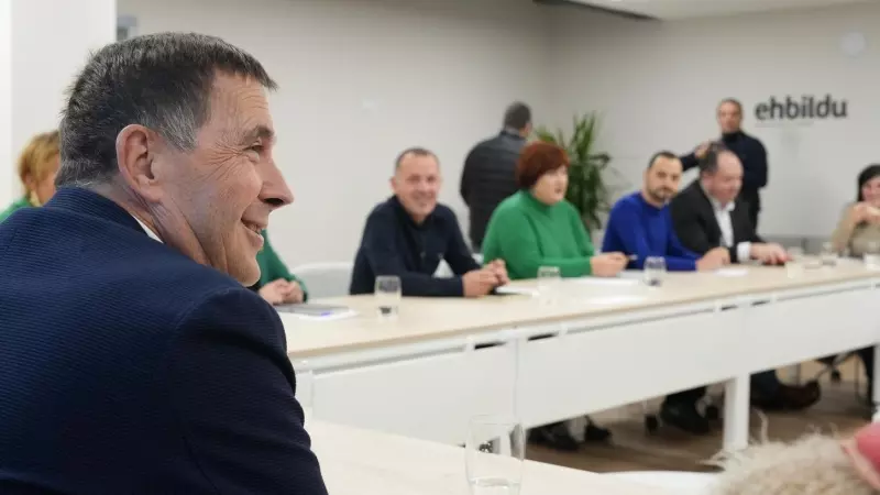 El coordinador general de EH Bildu, Arnaldo Otegi, durante la reunión de su Mesa Política, en su sede en San Sebastián. E.P./Unanue