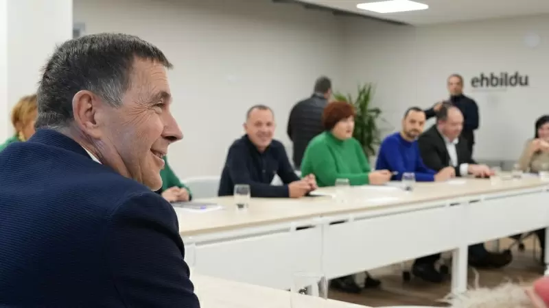 El coordinador general de EH Bildu, Arnaldo Otegi, durante la reunión de su Mesa Política, en su sede en San Sebastián. E.P./Unanue