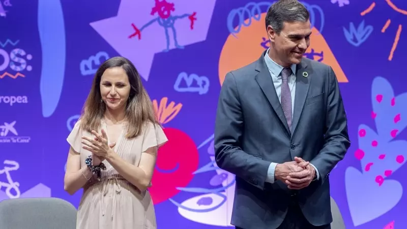 La exministra de Derechos Sociales y secretaria general de Podemos, Ione Belarra, junto al presidente del Gobierno, Pedro Sánchez, en un acto sobre infancia celebrado el pasado año.