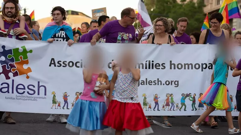 Familias LGTBI+ se manifiestan por sus derechos en el Día del Orgullo de 2019 en València.
