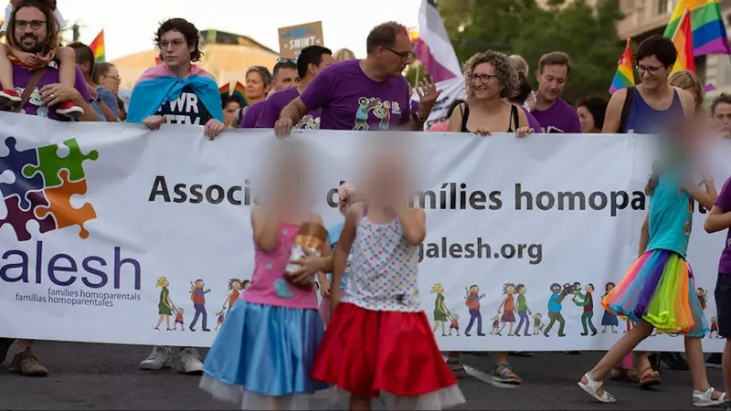 Familias LGTBI+ se manifiestan por sus derechos en el Día del Orgullo de 2019 en València.