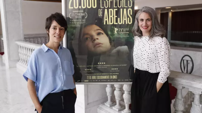 La directora Estibaliz Urresola y la productora, Lara Izagirre con motivo de la proyección de la película '20.000 especies de abejas', en San Sebastián, a 20 de abril de 2023.