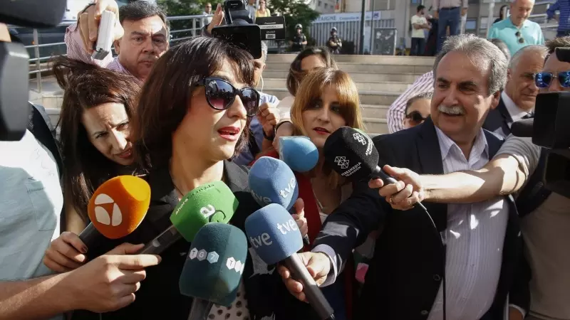 Juana Rivas, ante los medios, durante la celebración del juicio por sustracción de sus hijos, en Granada, el 14 de junio de 2018