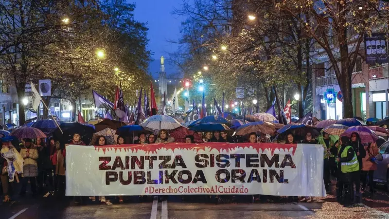 Miles de personas se han manifestado este jueves 30 de noviembre de 2023 por las calles de Bilbao convocadas por el movimiento feminista y los sindicatos ELA, LAB, STEILAS, ESK, EHNE, ETXALDE, CGT e HIRU.