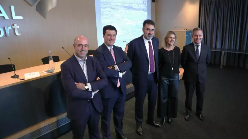 Representants de Merlin, el Port de Barcelona i Cilsa, durant la presentació del projecte.